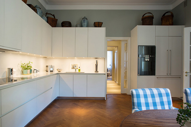 小户型厨房装修，嵌入式收纳增加空间感