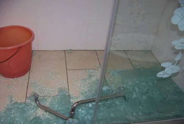 淋浴房玻璃爆炸有危险，挑选产品需谨慎