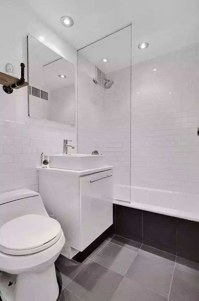 小浴室如何装修能得到大空间？