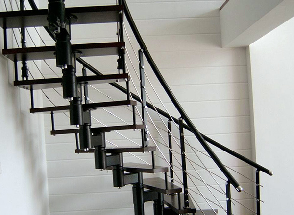 钢木楼梯装修注意事项及选购技巧