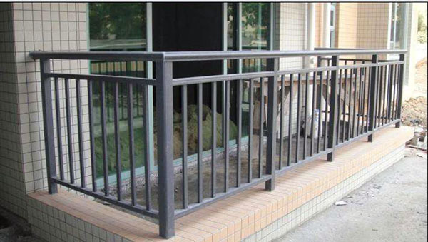 阳台护栏用什么材料好 防护看这里