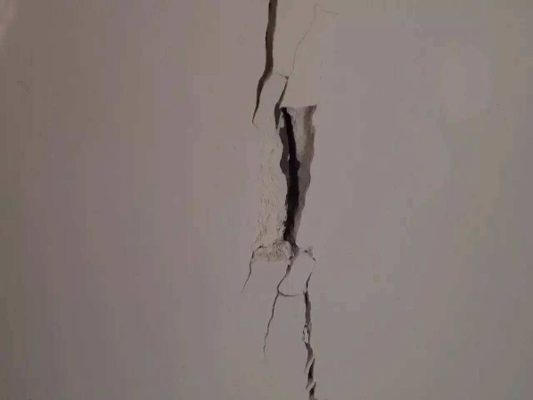 墙面开裂 三种不同类型墙面开裂的处理办法