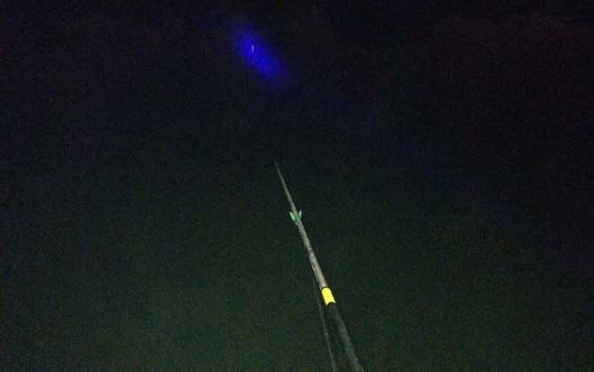 夜钓草鱼怎么钓上鱼快？