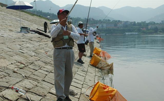 想钓大鱼，赶紧放弃这9种海竿错误使用手法