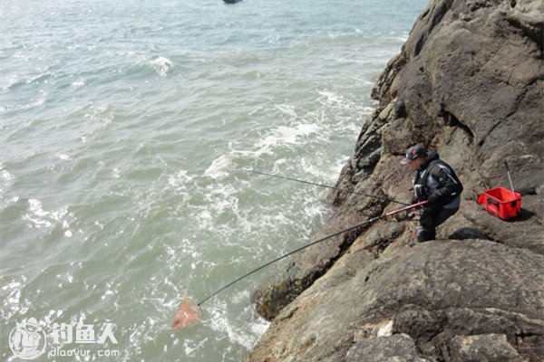 浅谈海岸礁石钓黑黄鱼的技巧