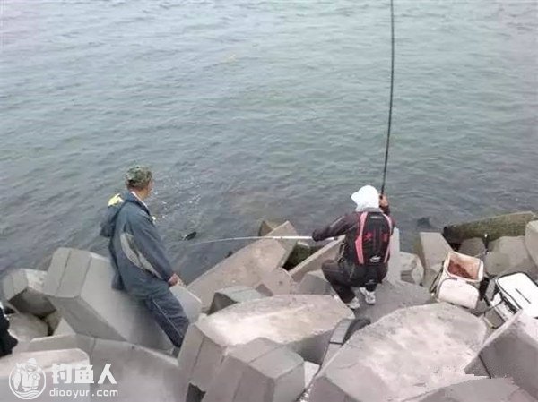 消波桩钓场的海钓选点及诱饵装备选择