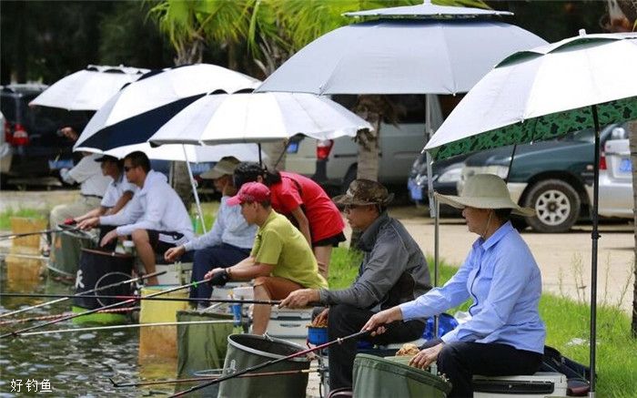 路亚海鲈鱼的两点技巧，喜欢海钓的别错过