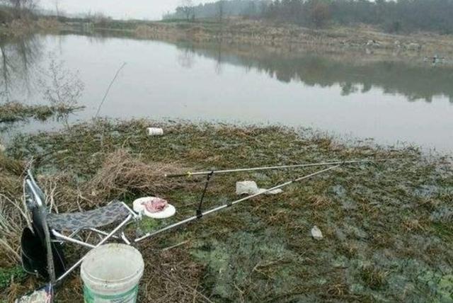 水底有草就收竿不钓？这3个破解招式，简单实用