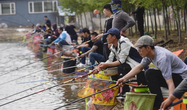 竿坑垂钓，九招助你钓慢鱼