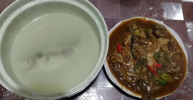 尽享春意爽钓鲫，小酌几杯太怡情