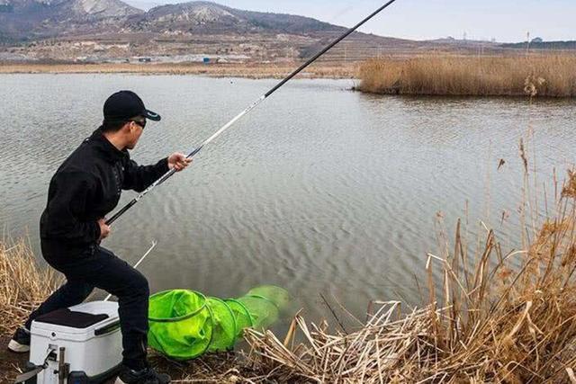 水温低，鱼就不好钓？谁知高手都躲这3个地方