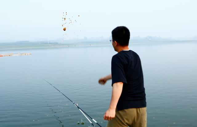 夏季钓鱼，要掌握这四个技巧