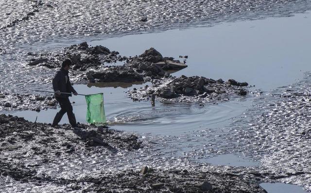 谈纽带型河流的钓鱼技巧和钓位选择