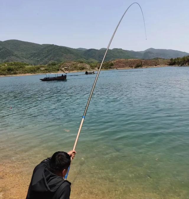 这种大物钓法，让你作钓底层鱼时，不再拘泥于钓底蹲守