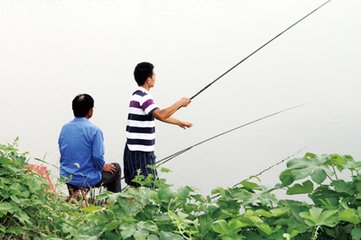 夏季钓鱼，看好天气再出钓