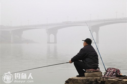 浅谈秋季雾天钓鱼的技巧要点