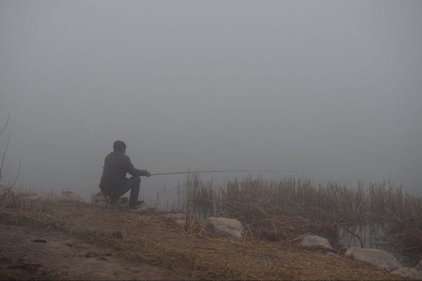 雾霾天气户外钓鱼的注意事项