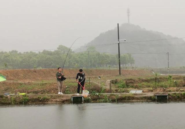 抄跑鱼就说抄网太小？要掌握抄鱼技巧