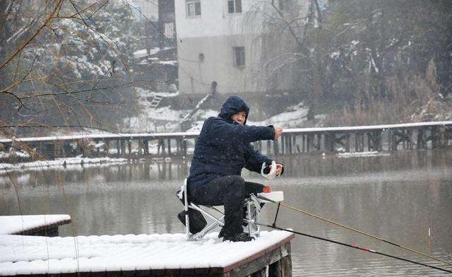 下雪天适合钓鱼吗？谈钓点选择鱼钓鱼技巧