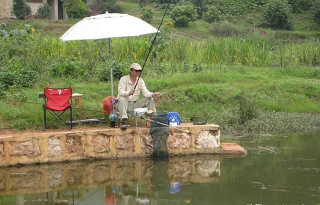 野河钓鱼，掌握老钓手分享的垂钓策略，连杆不是事