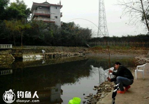 漫谈野外手竿细线小钩钓鱼技巧