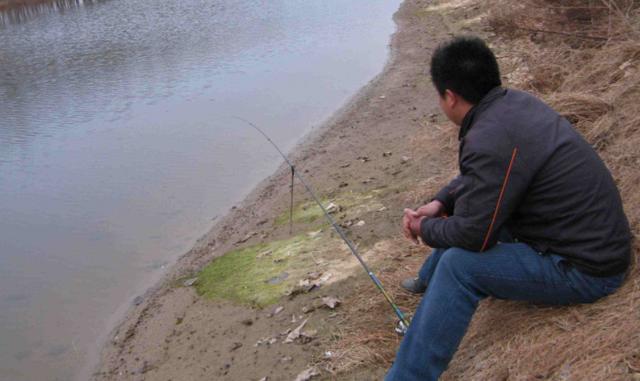 早春钓鱼抓住几个关键因素，水域、天气、饵料