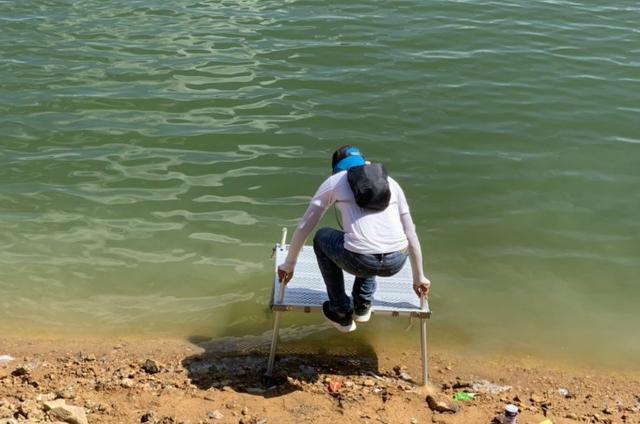 秋钓钓位调整深浅、调整灵钝，与饵料调整腥香技巧