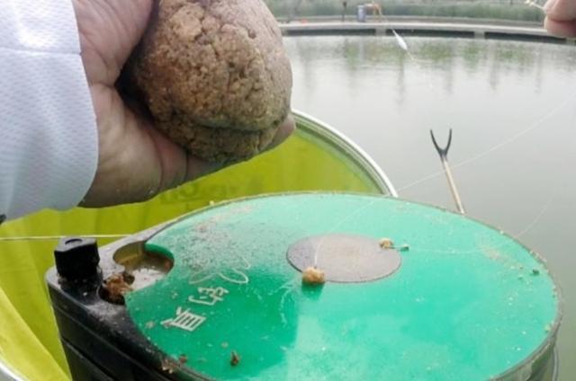 夏季雨天钓鱼的钓法绝招，一般钓鱼人学不来