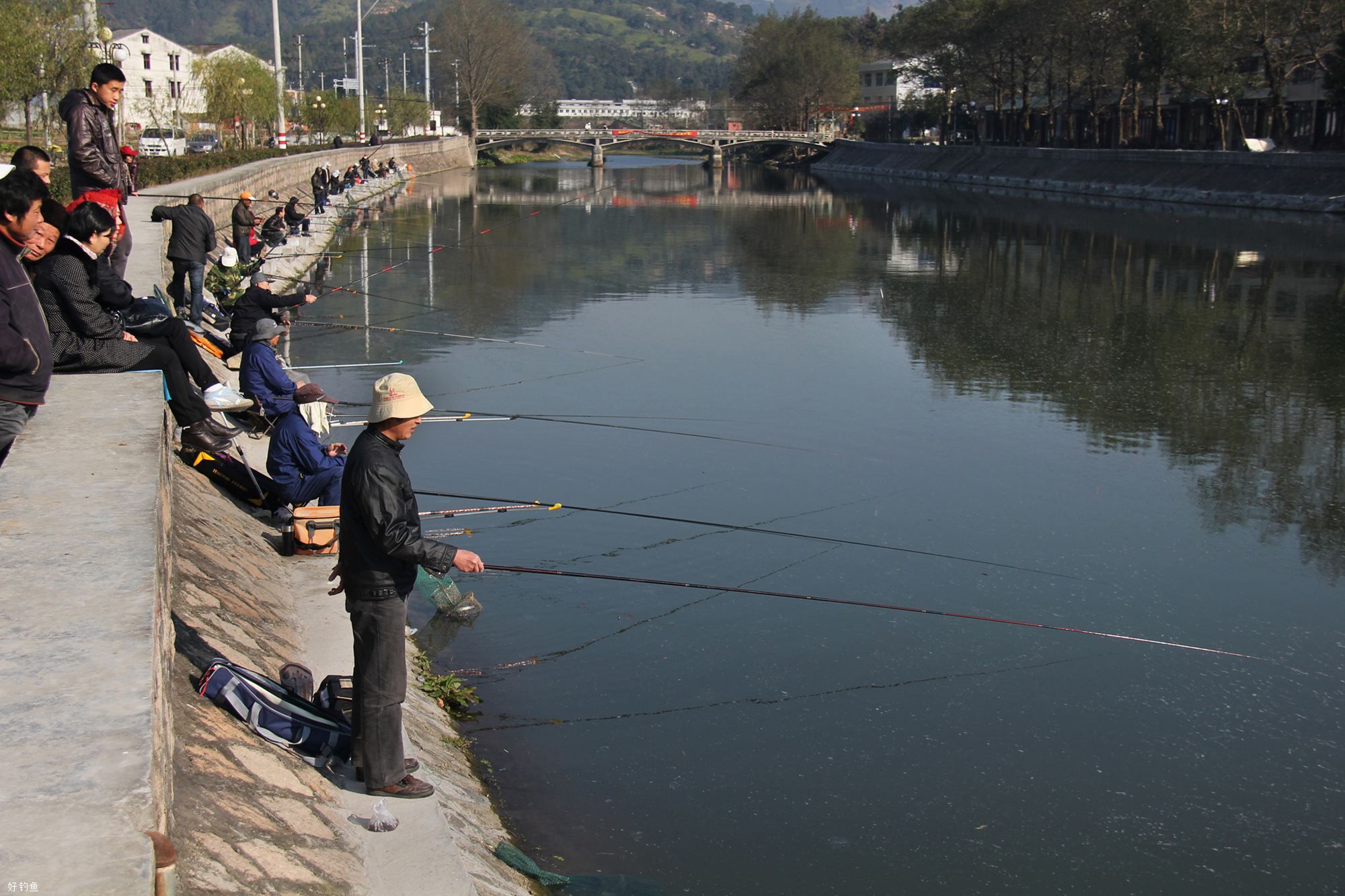 冬钓深浅或钓暖阳要根据实际来选择