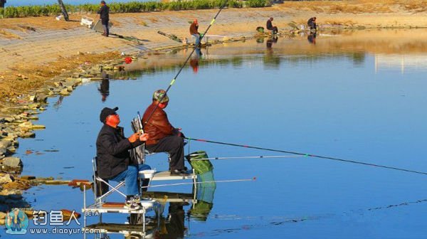 秋季降温钓鱼攻略（钓位、打窝、水域、钓组）