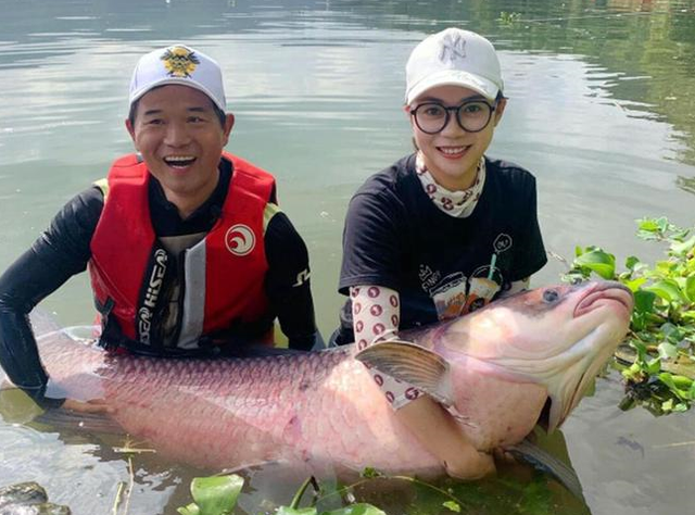 美女伴钓开始风靡，连成名大师拍视频也这样，钓鱼圈到底怎么了？