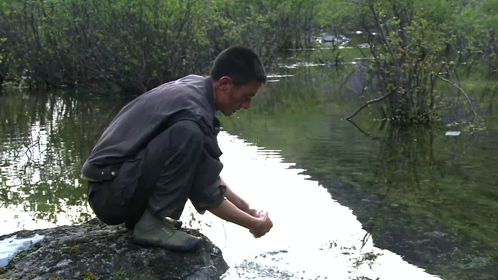 点支烟，漂没了；撒个尿，竿没了；洗下手，手机没了