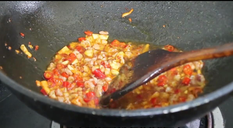 鲜辣可口！尝试一下这道家常美食-鱼香莲藕，解决焦虑不安！