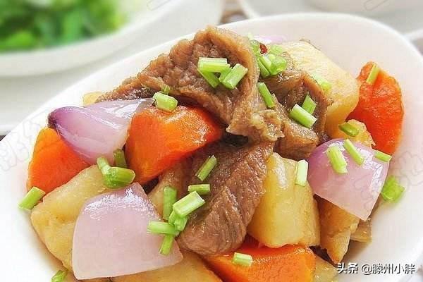 家常版土豆烧牛肉：口感细腻 味道好吃 营养丰富