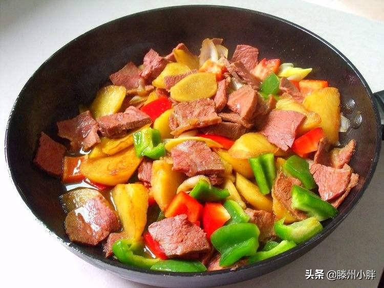 家常版土豆烧牛肉：口感细腻 味道好吃 营养丰富