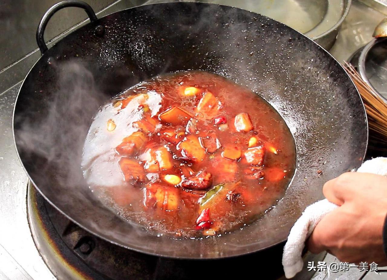 土豆红烧肉的制作方法，肥而不腻的经典红烧肉做法