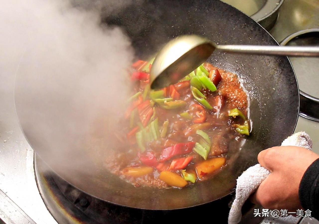 土豆红烧肉的制作方法，肥而不腻的经典红烧肉做法