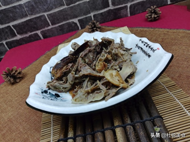 鸭架豆腐汤的简单制作方法，美味又节省食材浪费