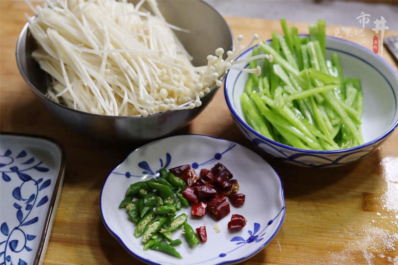 丰富菌类食材的烹饪方法，金针菇鲜味爆发！