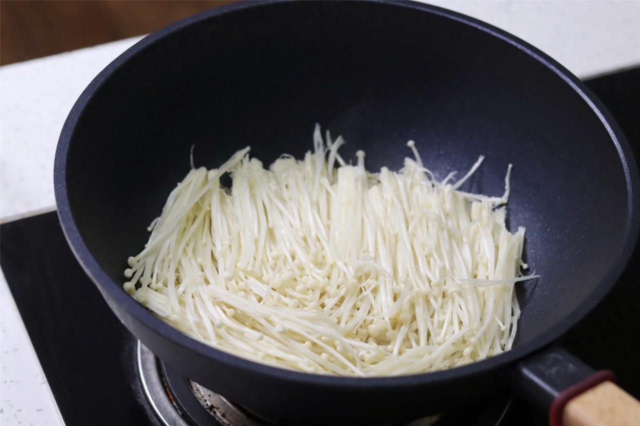 丰富菌类食材的烹饪方法，金针菇鲜味爆发！