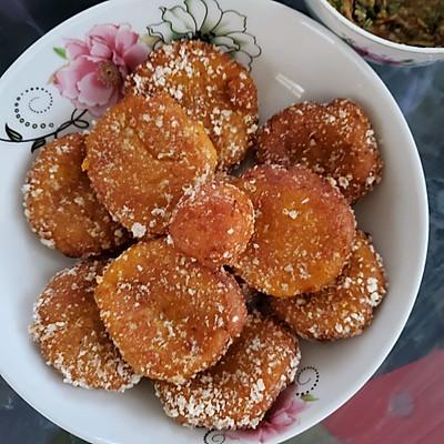 【家常美食】简单易上手！外酥里嫰的南瓜饼制作方法分享