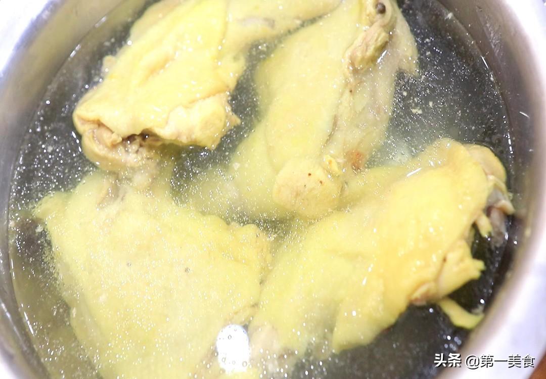 【家常美食】口水鸡的家常做法，鸡皮鲜香，口感绝佳！