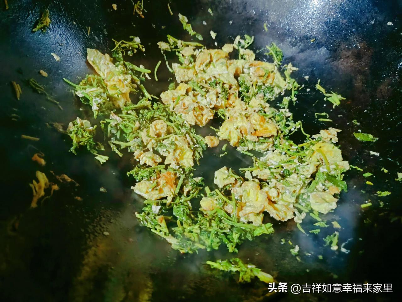 香椿炒鸡蛋，美味绝佳的家常菜，教你正确的炒制方法