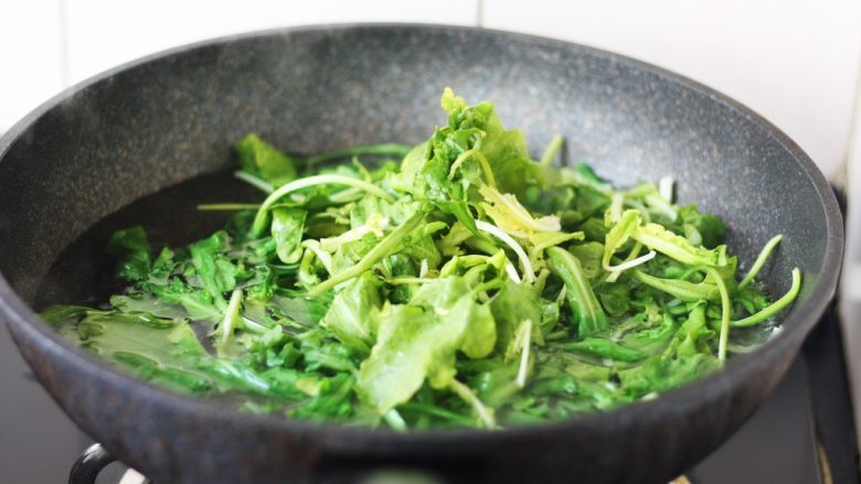 荠菜鸡肉蒸饺