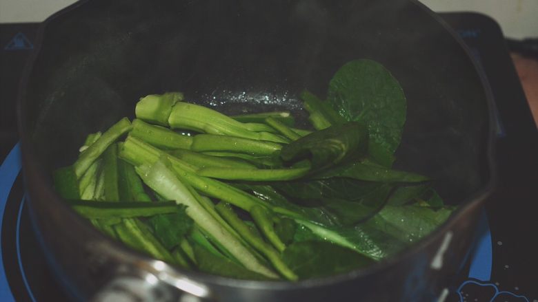 一碗面条+番茄鸡蛋炒面