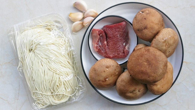 冬至美食 香菇肉酱拌面