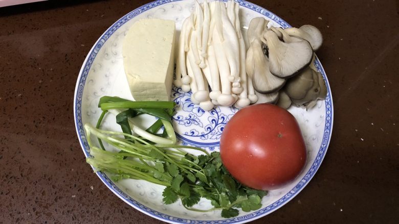 番茄豆腐菌菇汤