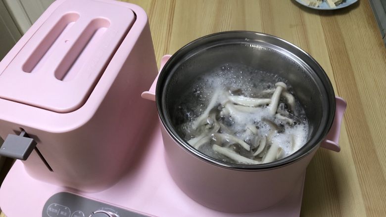 番茄豆腐菌菇汤