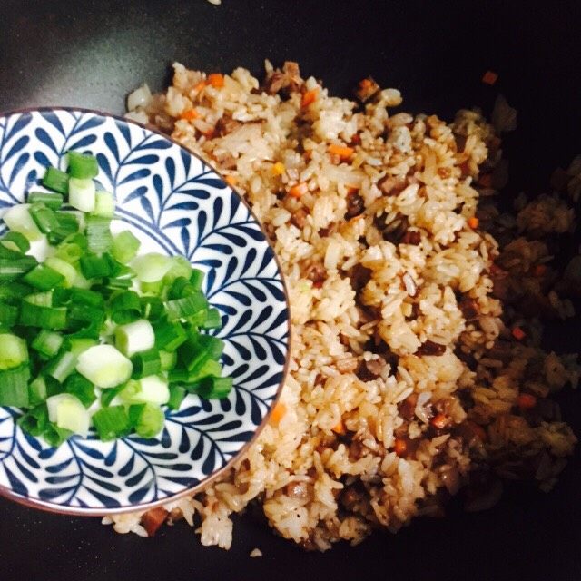 黯然销魂洋葱黑胡椒汁牛肉炒饭