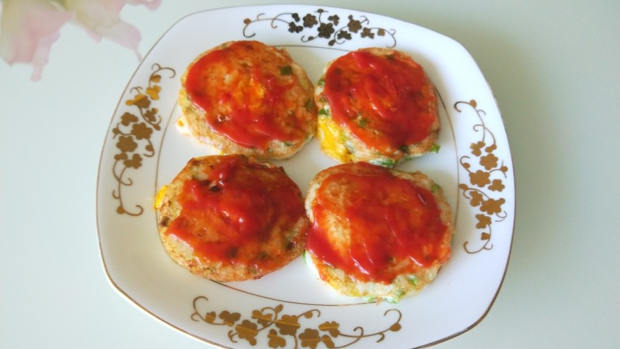 米饭鸡蛋鲜虾饼